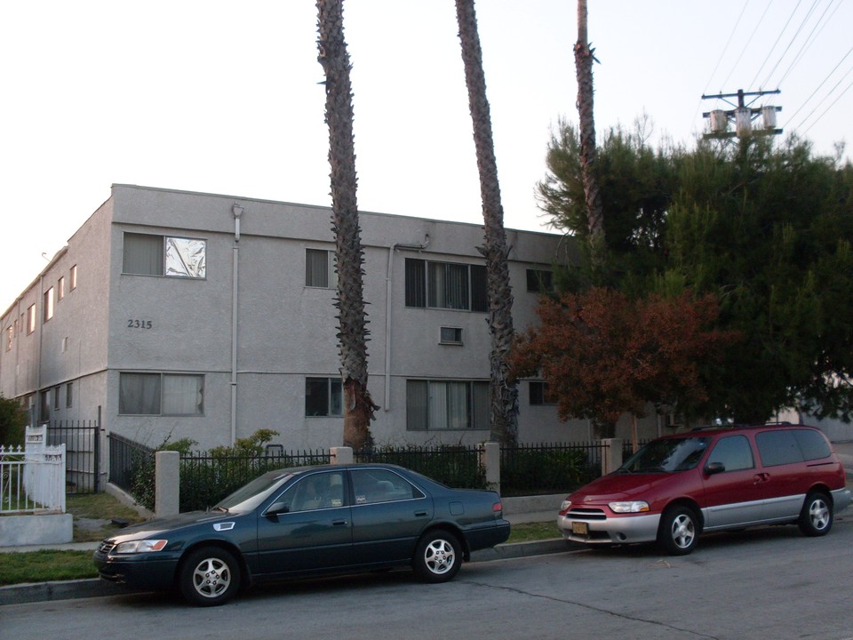 Frederic Place in Burbank, CA - Building Photo