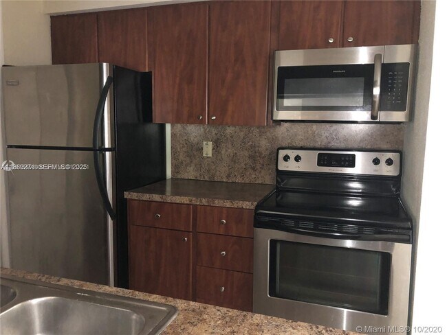 property at 949 Riverside Dr