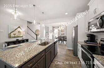 2035 Finchley St in Winston-Salem, NC - Foto de edificio - Building Photo