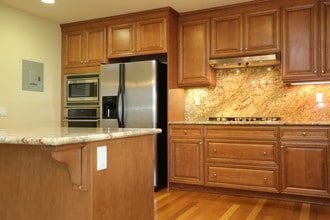 Orange Grove Circle in Pasadena, CA - Building Photo - Interior Photo