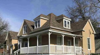 2411 Harlan St in Falls City, NE - Building Photo