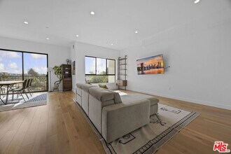 1515 S Holt Ave in Los Angeles, CA - Building Photo - Building Photo