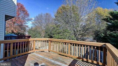 6109 Jenlar Dr in Centreville, VA - Building Photo - Building Photo