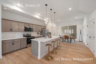 1202 SW Des Moines St in Ankeny, IA - Foto de edificio - Building Photo