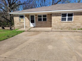 1601 N Hills Blvd in Van Buren, AR - Building Photo