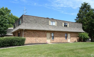 Chatham Village in Columbus, OH - Building Photo - Building Photo