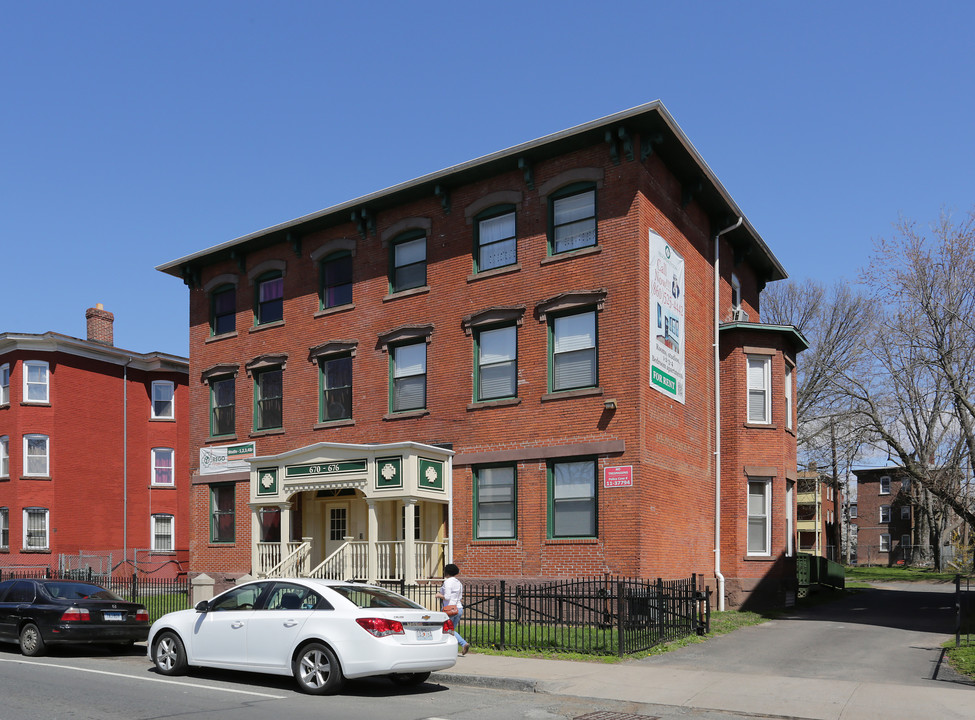 670-676 Broad St in Hartford, CT - Building Photo