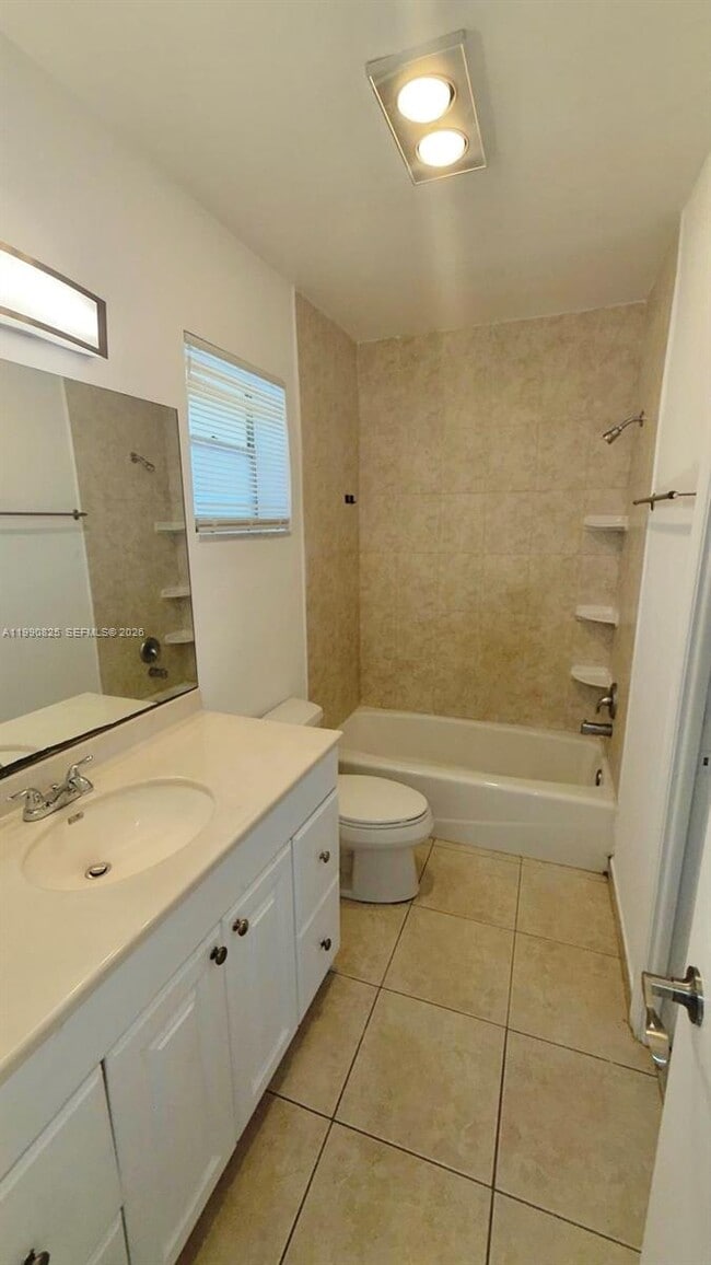 2800 NE 203rd St, Unit 17 in Miami, FL - Building Photo - Building Photo