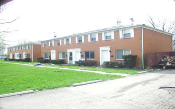 Yearling Apartments in Whitehall, OH - Building Photo - Building Photo