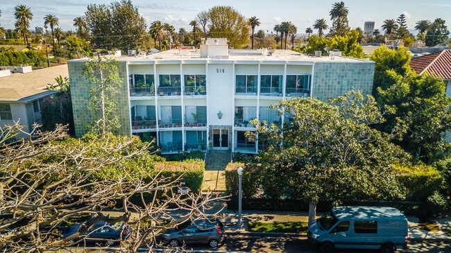 516 San Vicente Blvd, Unit # 208 in Santa Monica, CA - Building Photo - Building Photo