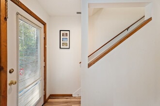 609 Hillsborough St, Unit 7 in Chapel Hill, NC - Building Photo - Building Photo