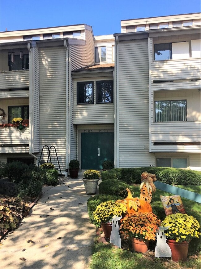 2101 Melrose Dr in Champaign, IL - Building Photo - Building Photo