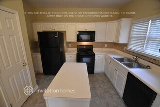 1351 Dillon Rd in Austell, GA - Foto de edificio - Building Photo