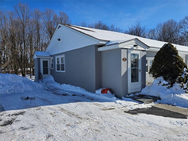 property at 3 Shadylawn Pl