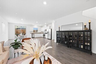 4040 Newmarket St in Roseville, CA - Building Photo - Building Photo