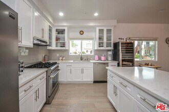 4538 Abbey Pl in Los Angeles, CA - Building Photo - Building Photo