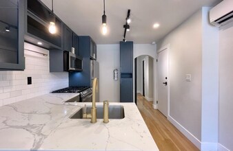 320 6th St, Unit B in Jersey City, NJ - Foto de edificio - Building Photo