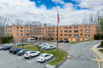 Heritage Commons Retirement Community in Middletown, CT - Building Photo - Primary Photo