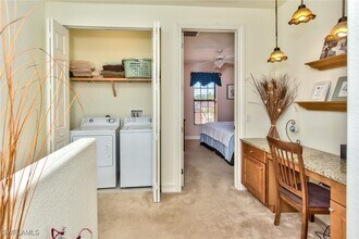 9102 Capistrano St S in Naples, FL - Foto de edificio - Building Photo