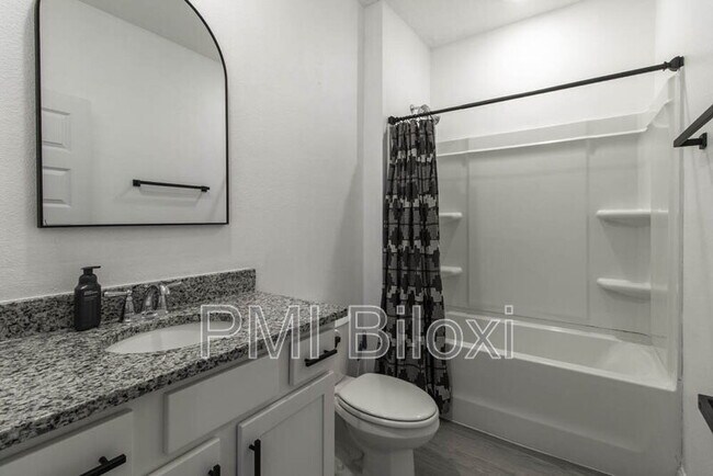 84 Saltmeadow Cir in Ocean Springs, MS - Building Photo - Building Photo