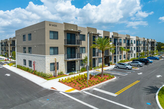 Resia Biscayne Drive in Homestead, FL - Building Photo - Building Photo