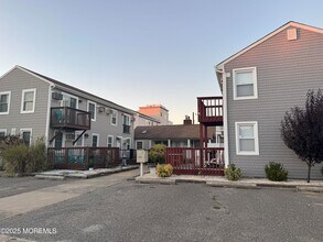 124 Lincoln Ave, Unit 4 in Seaside Heights, NJ - Foto de edificio - Building Photo