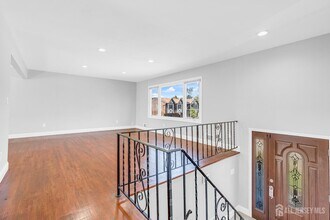 6 Marc Ct in Edison, NJ - Building Photo - Building Photo
