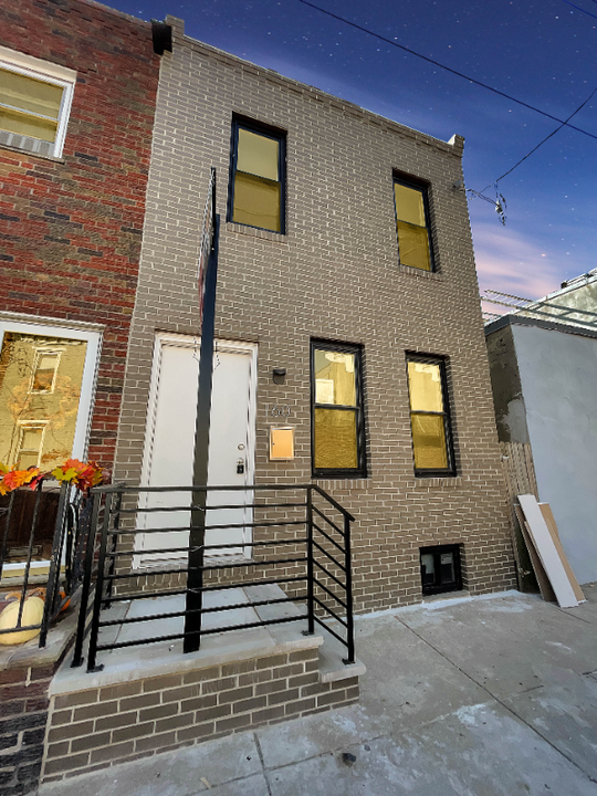 160 McClellan St in Philadelphia, PA - Building Photo