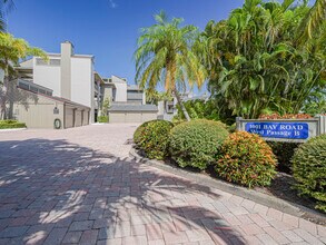 1001 Bay Rd in Vero Beach, FL - Building Photo - Building Photo