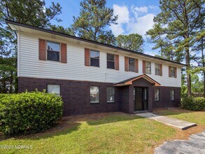 110 Ravenwood Dr-Unit -B in Jacksonville, NC - Building Photo - Building Photo