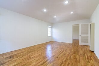 10474 Eastborne Ave in Los Angeles, CA - Building Photo - Building Photo