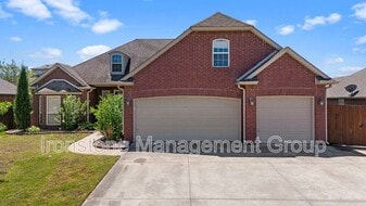 10204 E 101st St N in Owasso, OK - Building Photo