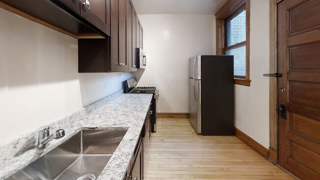 3761 N Lakewood Ave in Chicago, IL - Building Photo - Building Photo