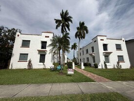817 Tyler St in Hollywood, FL - Building Photo
