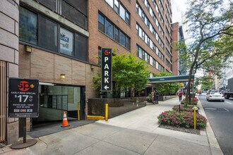 220 E 67th St in New York, NY - Building Photo - Building Photo