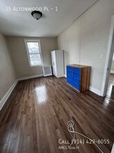 35 Altonwood Pl in Yonkers, NY - Foto de edificio - Building Photo