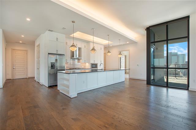 2323 N Akard St in Dallas, TX - Building Photo