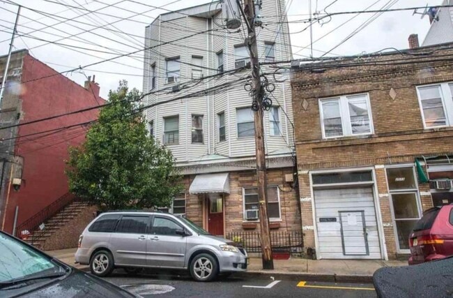 2509 Central Ave in Union City, NJ - Building Photo - Building Photo