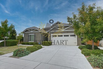 661 Blue Oak Lane W in Madera, CA - Building Photo - Building Photo