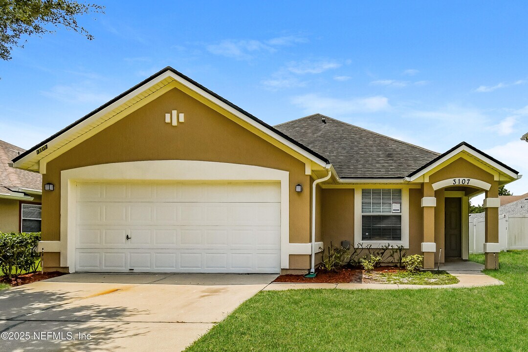 3107 Wandering Oaks Dr in Orange Park, FL - Building Photo