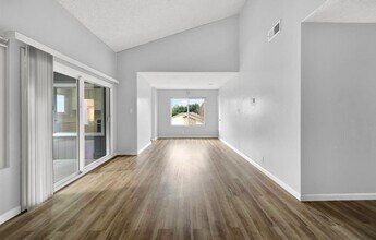 355 Parkview Terrace in Vallejo, CA - Building Photo - Building Photo