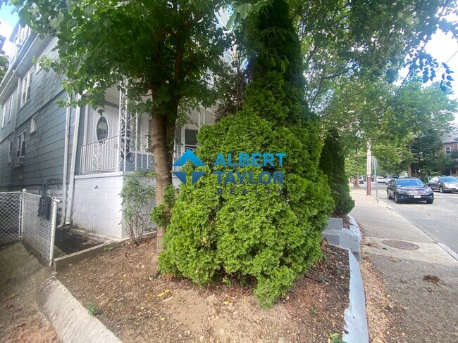 10 Evergreen Ave in Somerville, MA - Foto de edificio - Building Photo