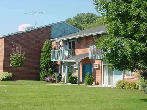 Westside Crest Apartments in McHenry, IL - Building Photo