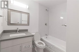 4422 Huron St in Niagara Falls, ON - Building Photo - Building Photo