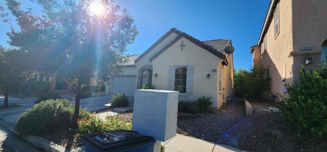 10305 Bayhead Beach Ave in Las Vegas, NV - Building Photo - Building Photo