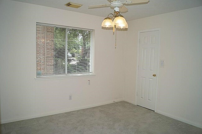 2711 Aspen Ln in Pearland, TX - Building Photo - Building Photo