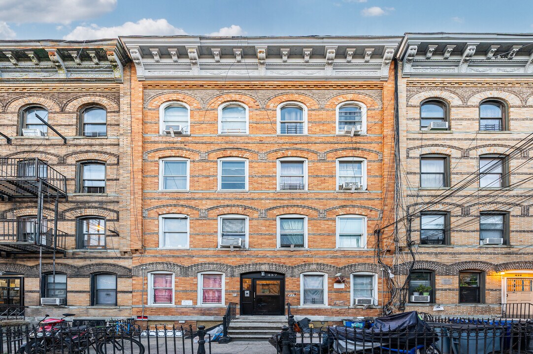 437 Bleecker St in Brooklyn, NY - Building Photo