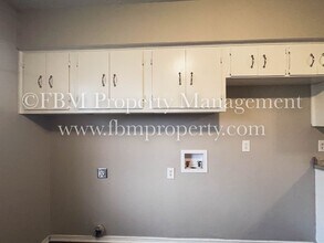 1509 S Hall St in Ennis, TX - Building Photo - Building Photo