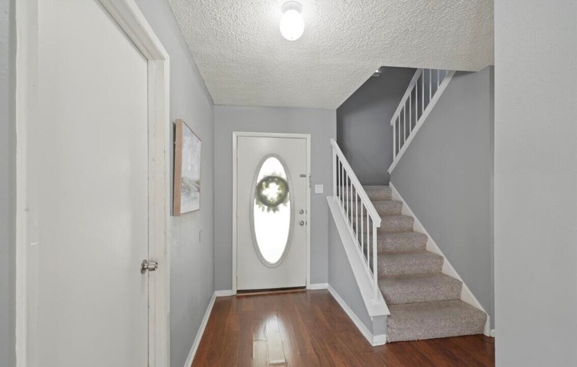 3210 Pebble Lake Dr in Sugar Land, TX - Building Photo