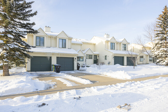 781 Sandringham Pl NW in Calgary, AB - Building Photo - Building Photo